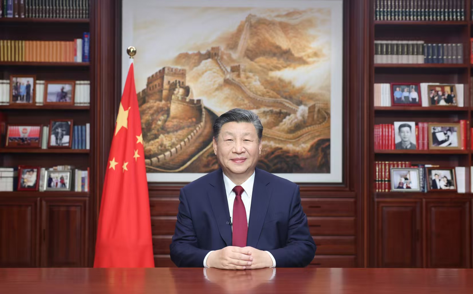 2023年12月31日，新年前夕，國家主席習近平通過中央廣播電視總臺和互聯(lián)網(wǎng)，發(fā)表二〇二四年新年賀詞。圖片來源：新華社